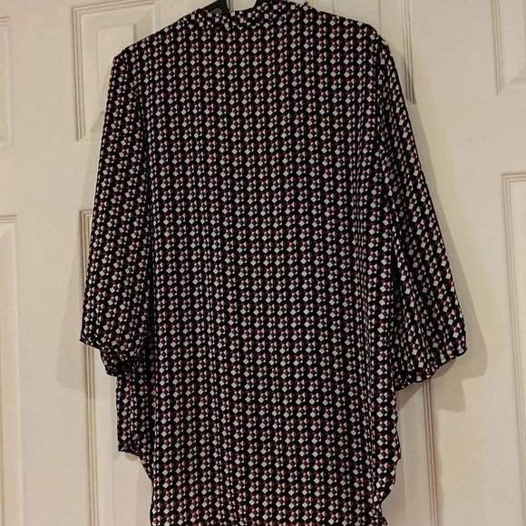 Reitmans all over  Geo print with 3/4 sleeves Blouse size M - Picture 4 of 11